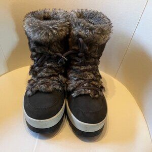 Cougar Fur Trimmed Snow Boots Size 8